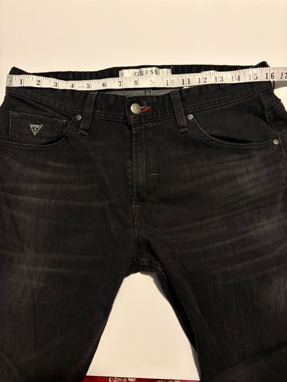 GUESS Men's Black Slim Straight Jeans, has subtle whiskering, Sz 32. - Picture 5 of 8
